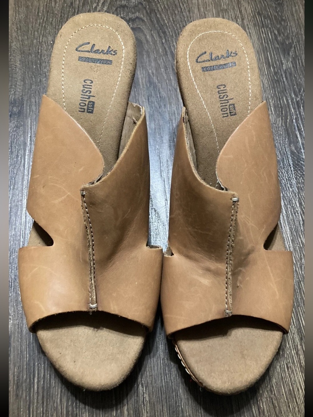 Clark’s collection soft cushion sandals size 10
